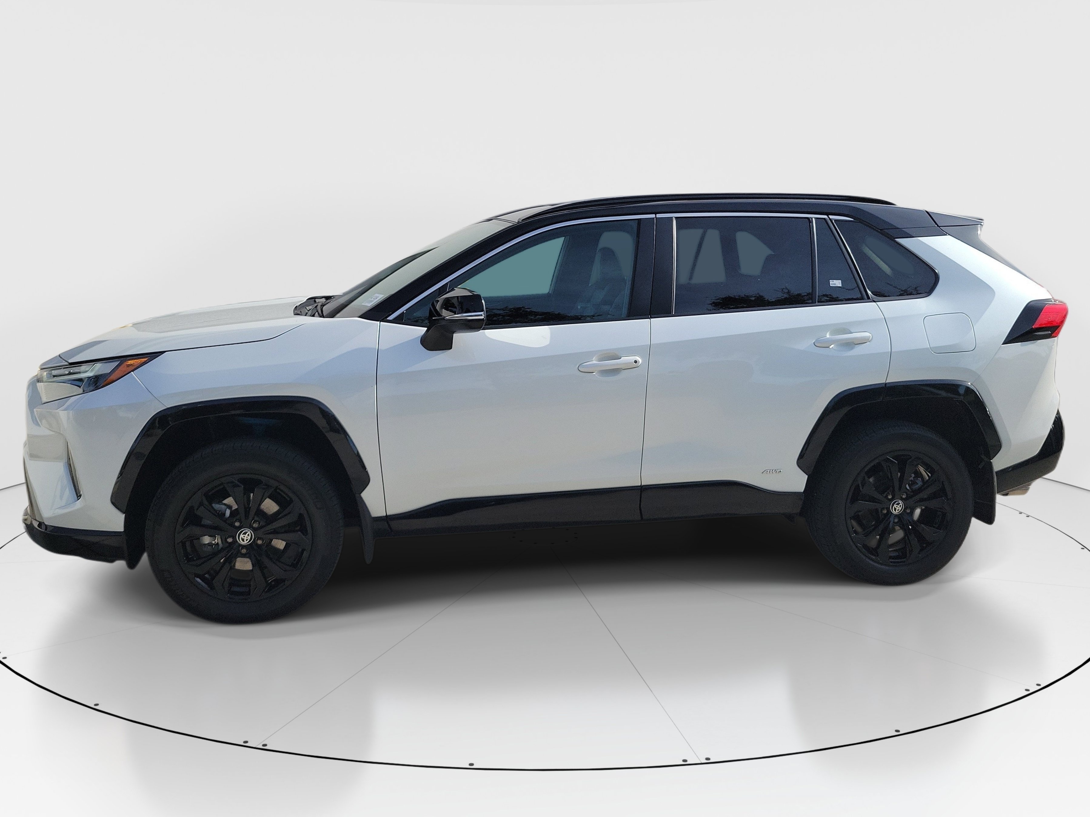Used 2024 Toyota RAV4 XSE AWD/4WD image 4