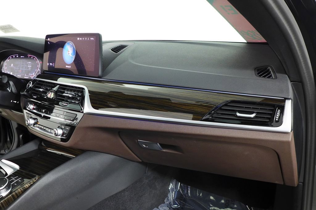 Certified 2023 BMW 530e w/ Premium Package image 14