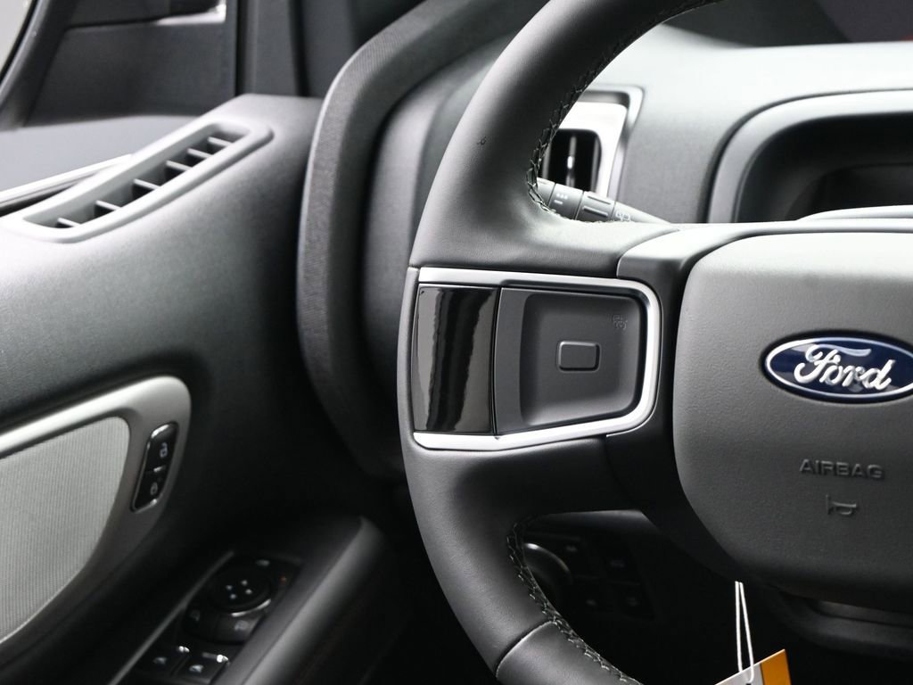 New 2025 Ford Expedition Active image 27