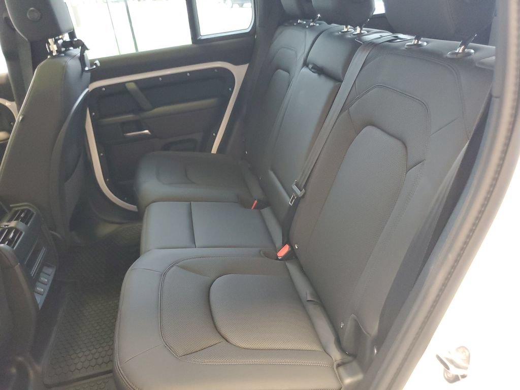 New 2026 Land Rover Defender 110 X-Dynamic SE AWD/4WD image 32