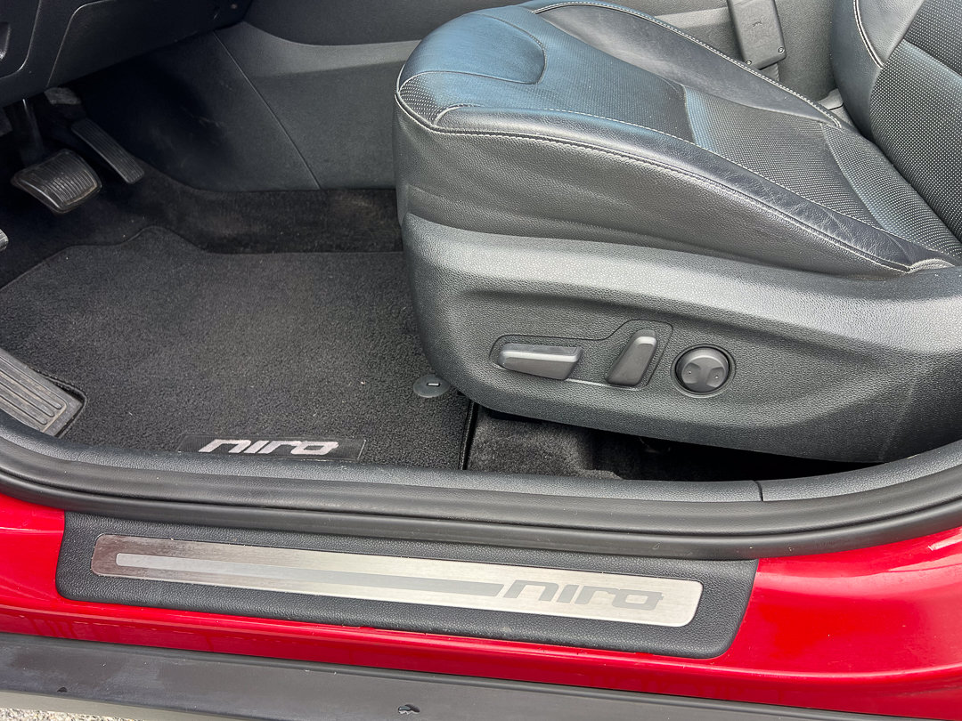 Used 2019 Kia Niro EX w/ Option Group 040 FWD image 15