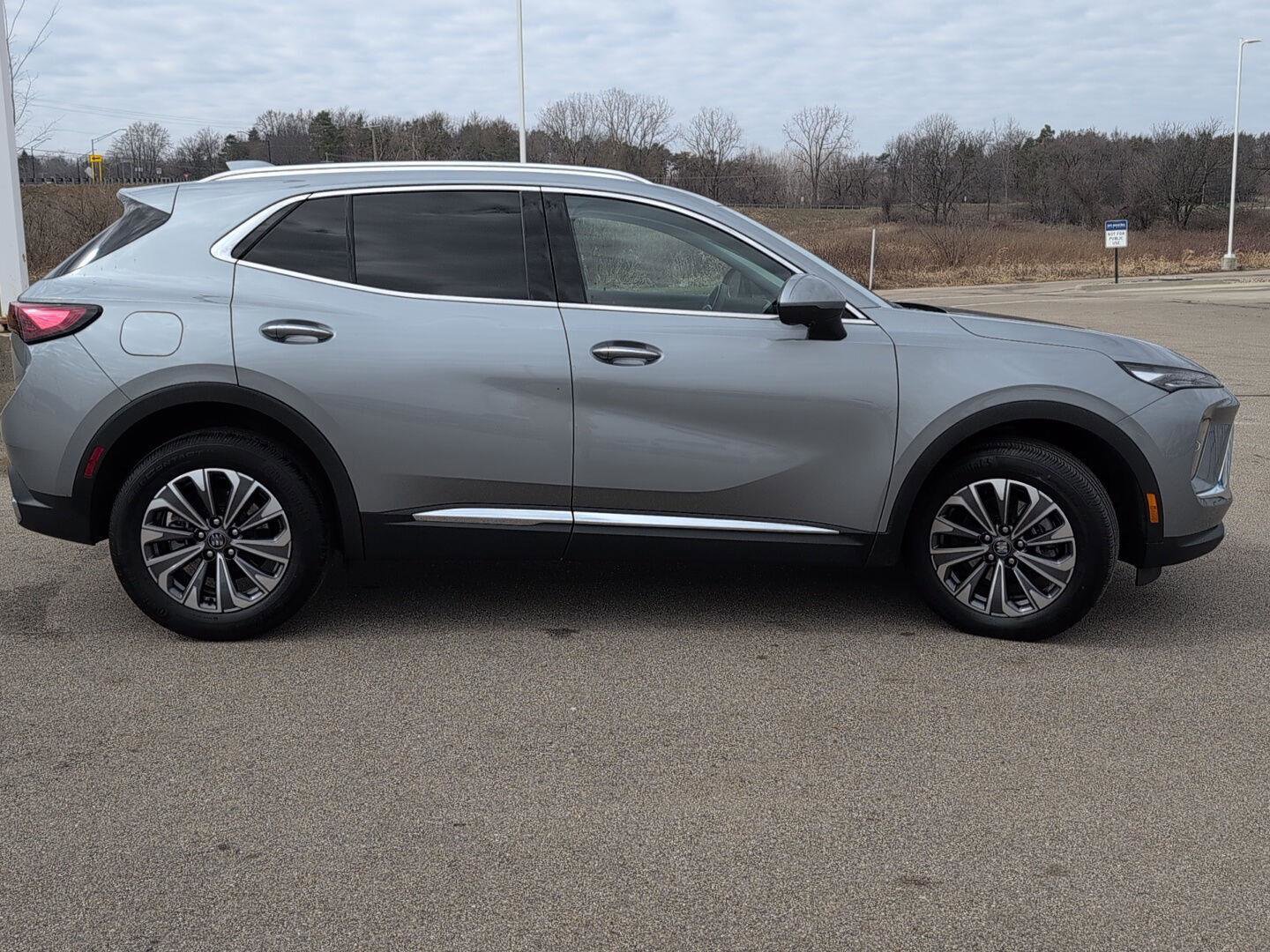 Used 2025 Buick Envision Preferred image 9