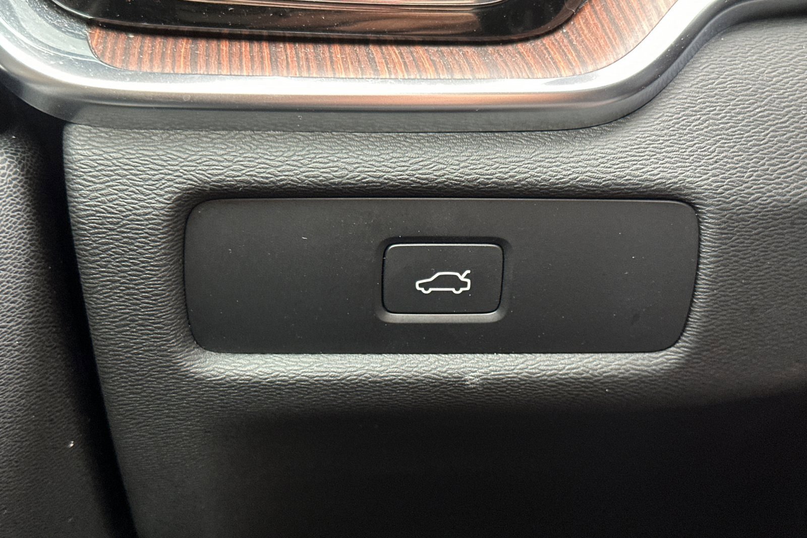 Used 2024 Volvo S60 B5 Plus image 42