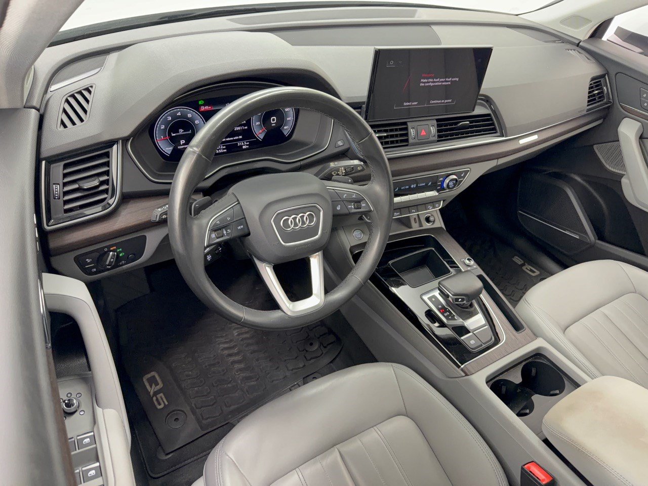 Used 2023 Audi Q5 2.0T Premium Plus w/ Premium Plus Package AWD/4WD image 4