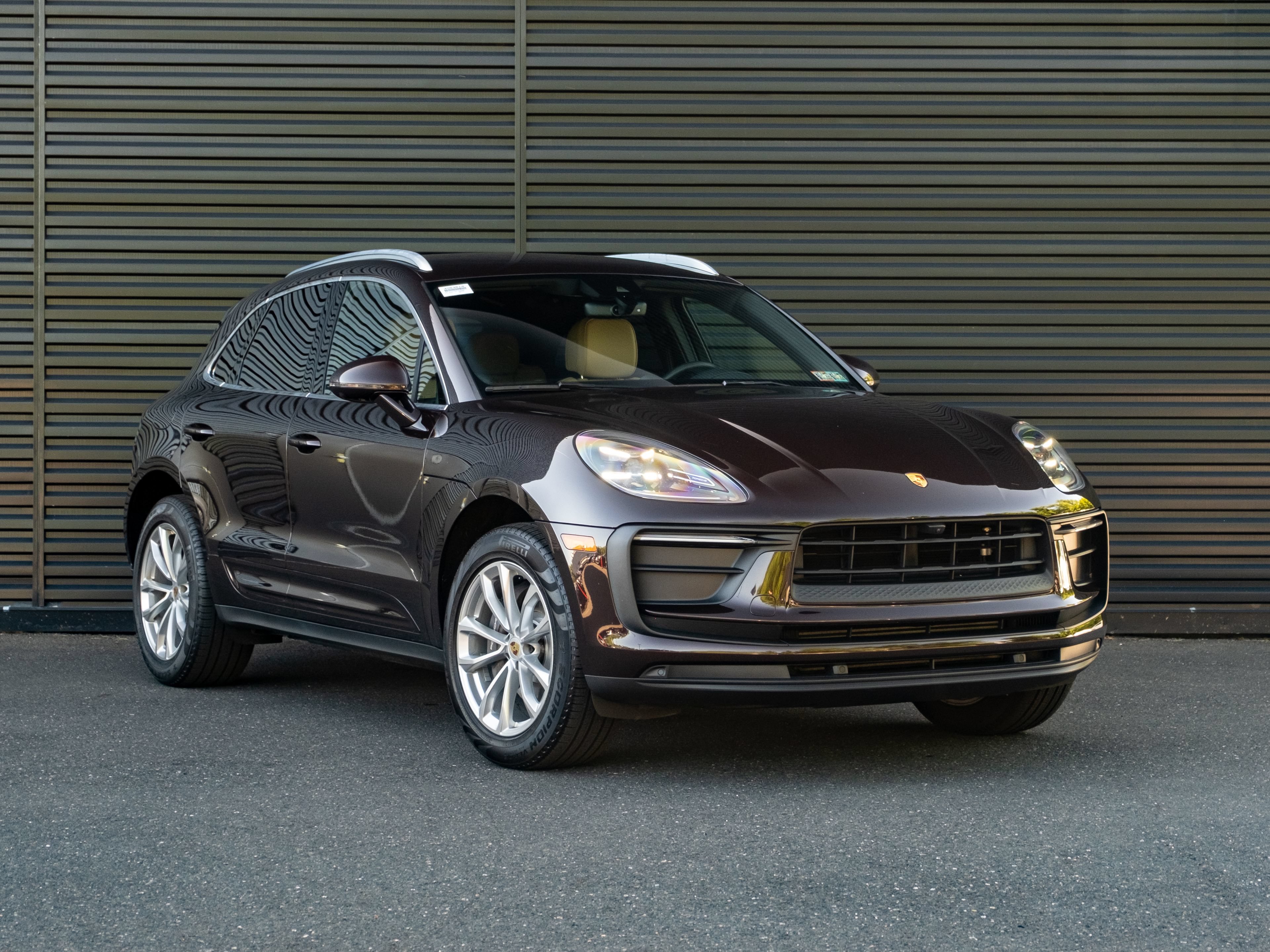 Certified 2022 Porsche Macan AWD/4WD image 10