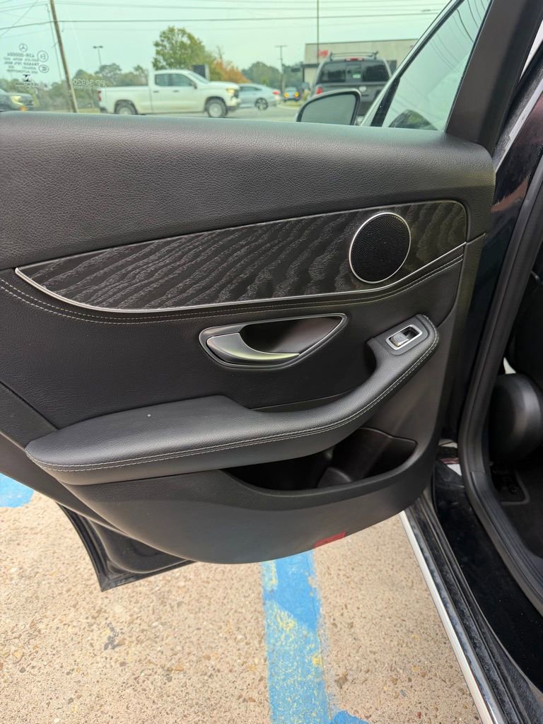 Used 2016 Mercedes-Benz C 300 Sedan image 8