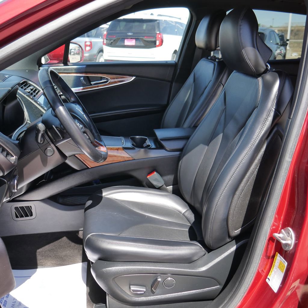 Used 2018 Lincoln MKX Select w/ Select Plus Package AWD/4WD image 4