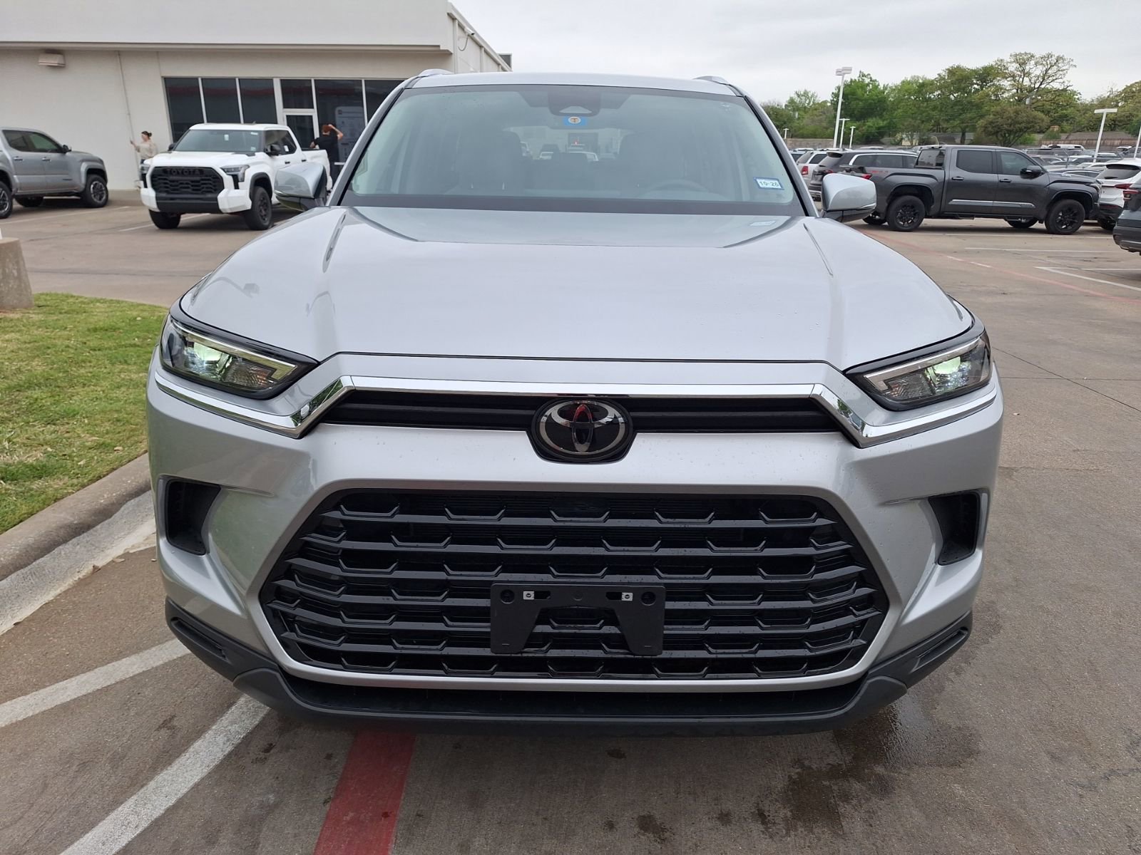 Used 2024 Toyota Grand Highlander XLE image 9