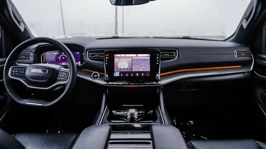 Certified 2024 Jeep Wagoneer L Series II w/ Flexible Seating Group image 13