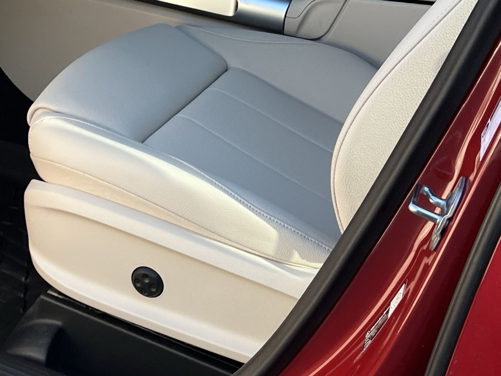 New 2026 Mercedes-Benz GLB 250 4MATIC image 19