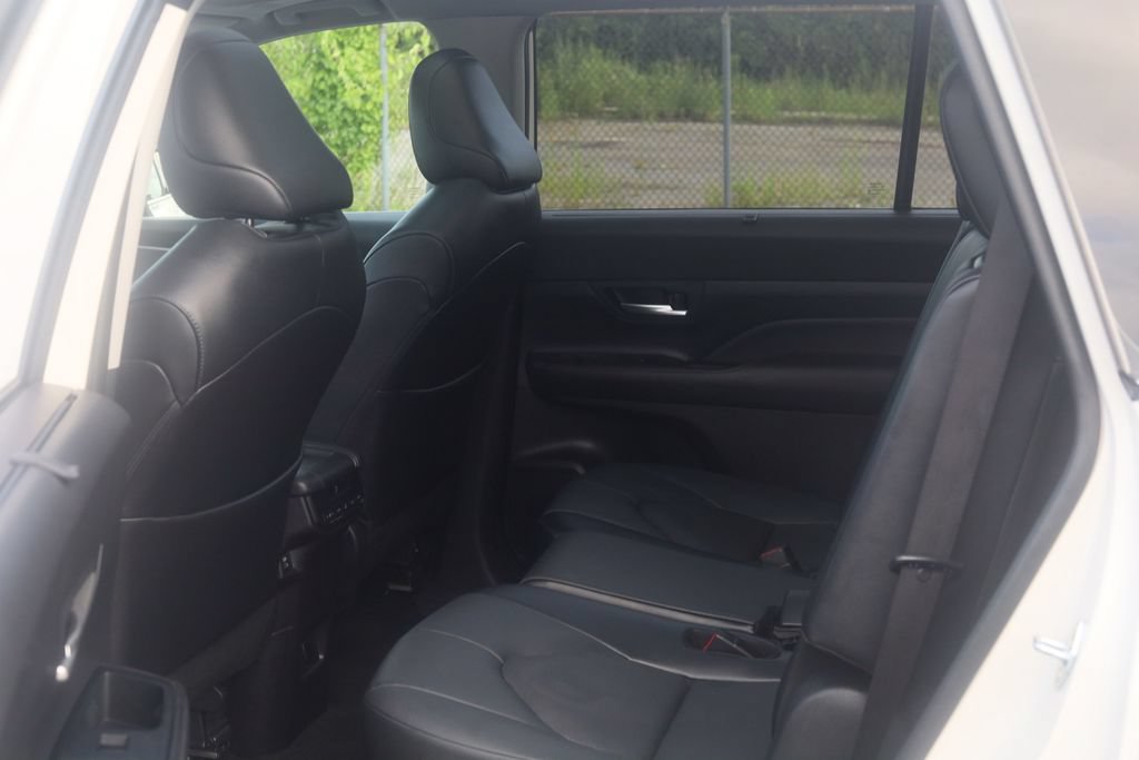 Used 2024 Toyota Grand Highlander AWD image 31