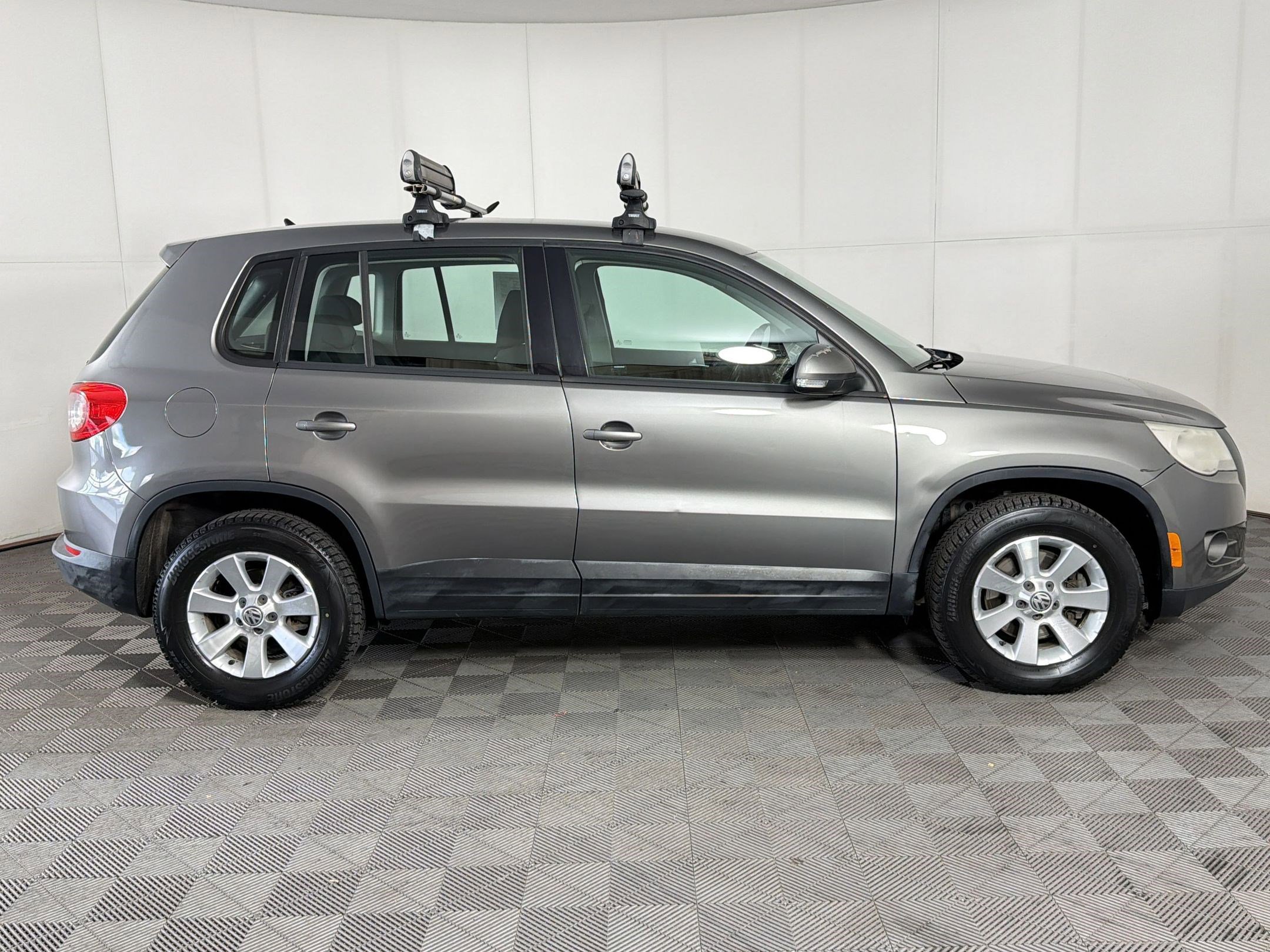 Used 2010 Volkswagen Tiguan S AWD/4WD image 8
