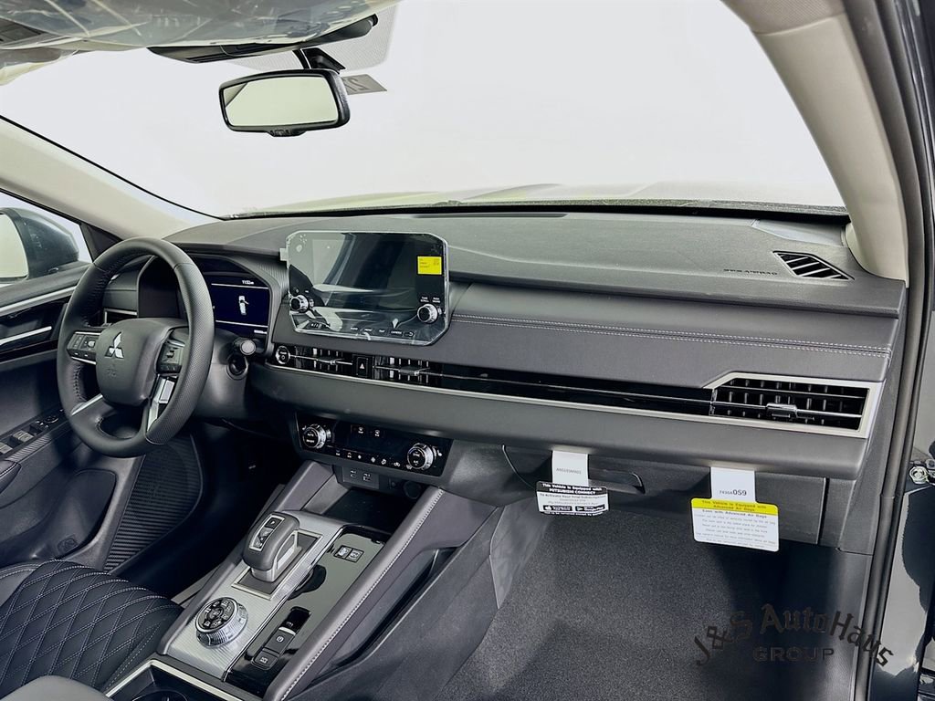 Used 2024 Mitsubishi Outlander SEL image 35