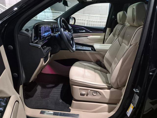 Used 2023 Cadillac Escalade Premium Luxury AWD/4WD image 15