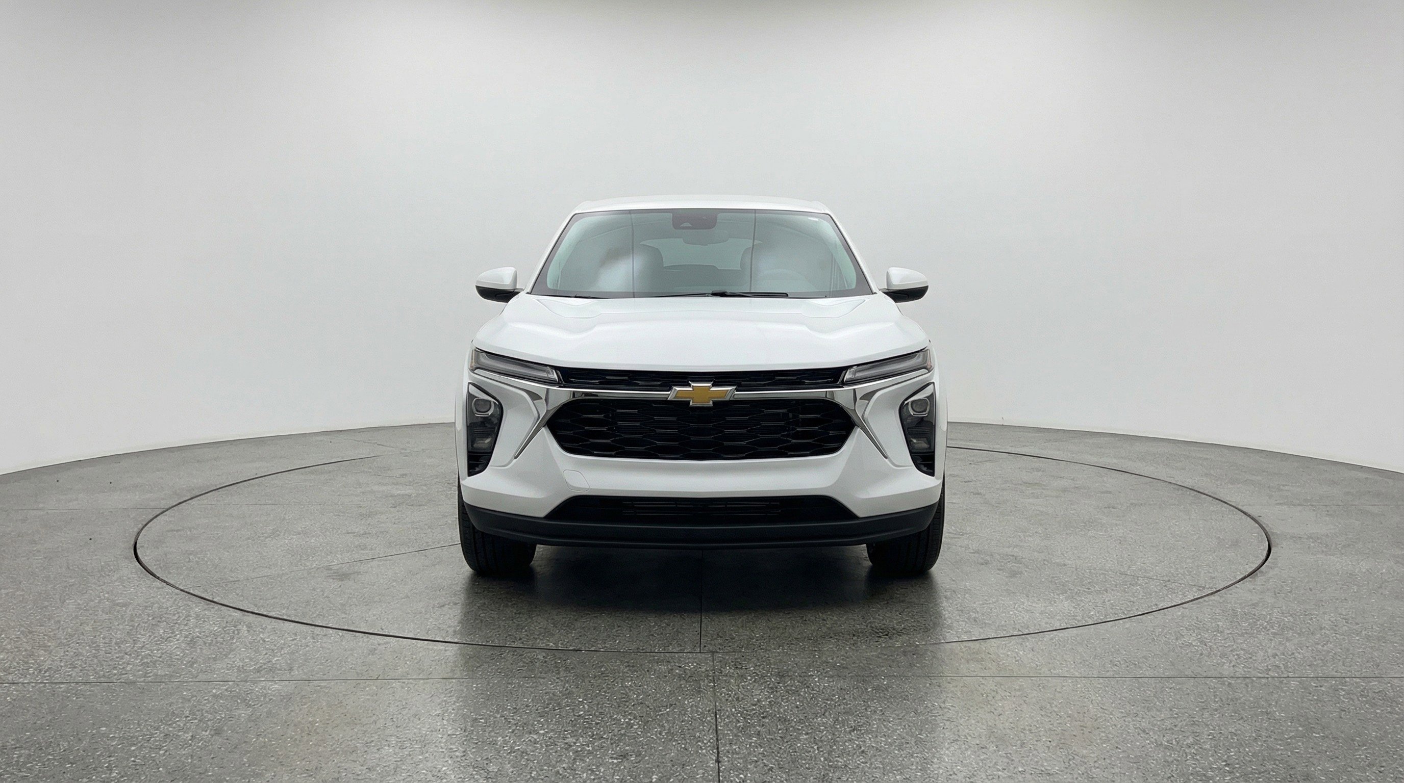 Used 2025 Chevrolet Blazer LT image 2