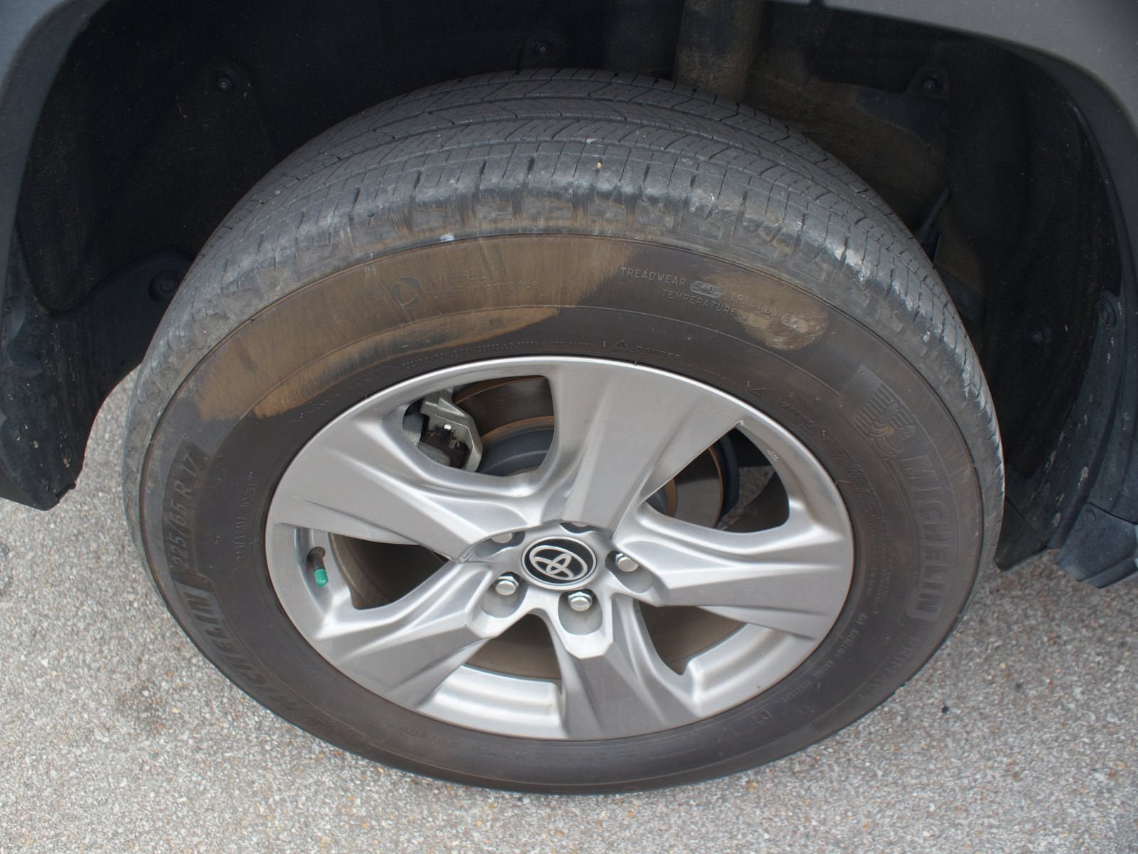 Used 2025 Toyota RAV4 XLE AWD/4WD image 25