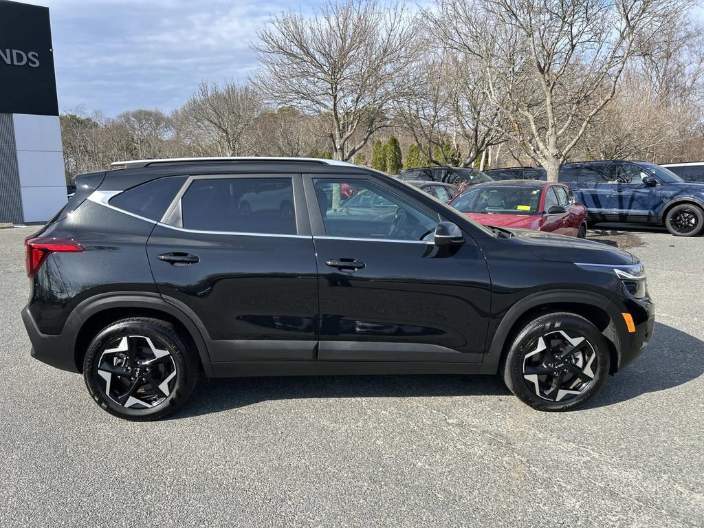 Used 2025 Kia Seltos EX w/ EX Sunroof Package AWD/4WD image 2