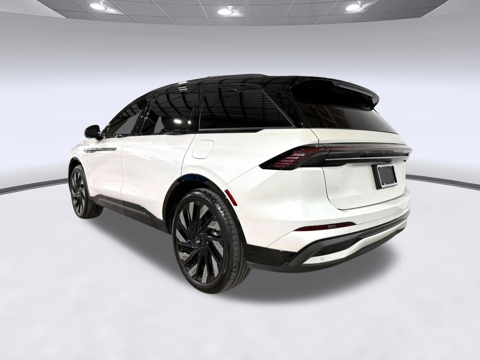 Used 2025 Lincoln Nautilus Reserve w/ Jet Appearance Package image 3