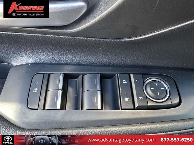 Used 2024 Toyota Grand Highlander XLE AWD/4WD image 23