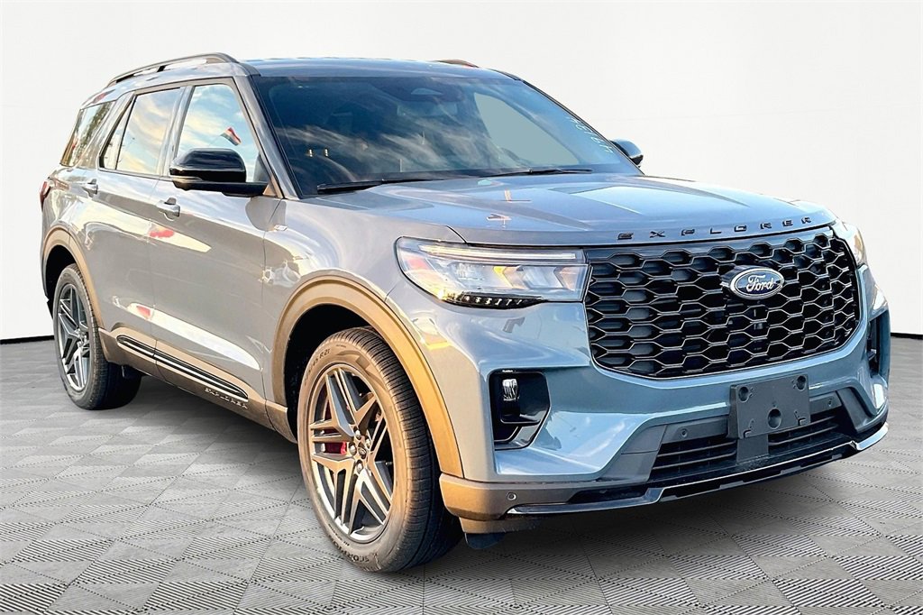 New 2025 Ford Explorer ST-Line w/ Premium Package