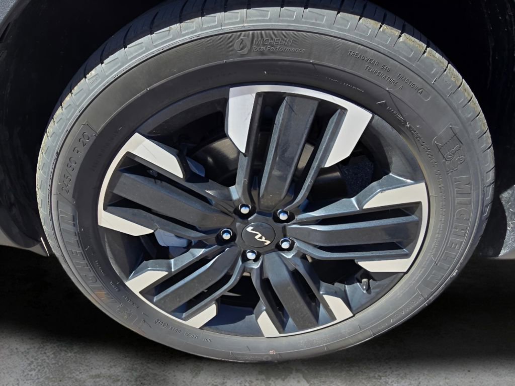Used 2024 Kia Telluride SX w/ Towing Package image 9