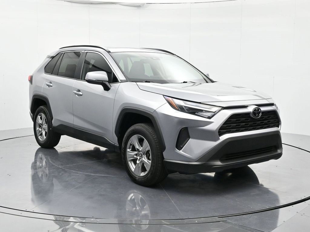 Used 2025 Toyota RAV4 XLE image 3