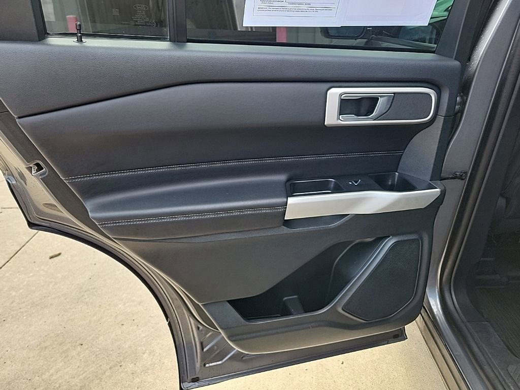 Used 2022 Ford Explorer XLT image 11