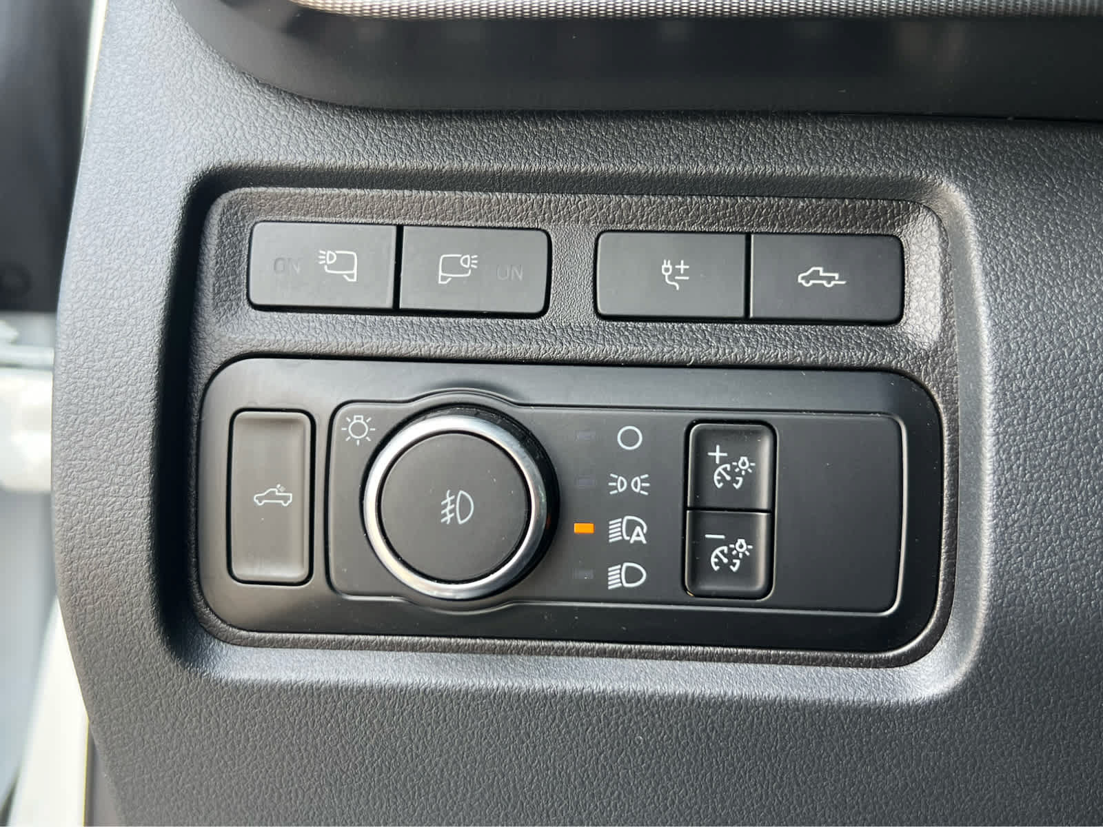 Used 2024 Ford F350 Platinum AWD/4WD image 32