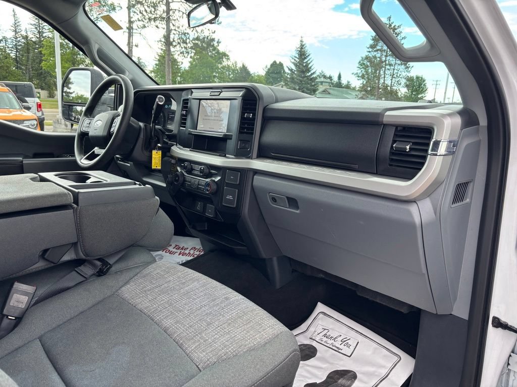 Used 2025 Ford F250 XLT AWD/4WD image 23