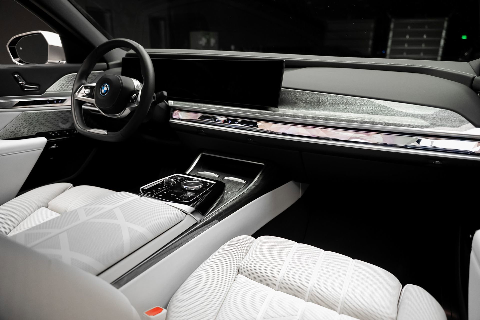 Used 2023 BMW i7 xDrive60 w/ Executive Package 2 image 59