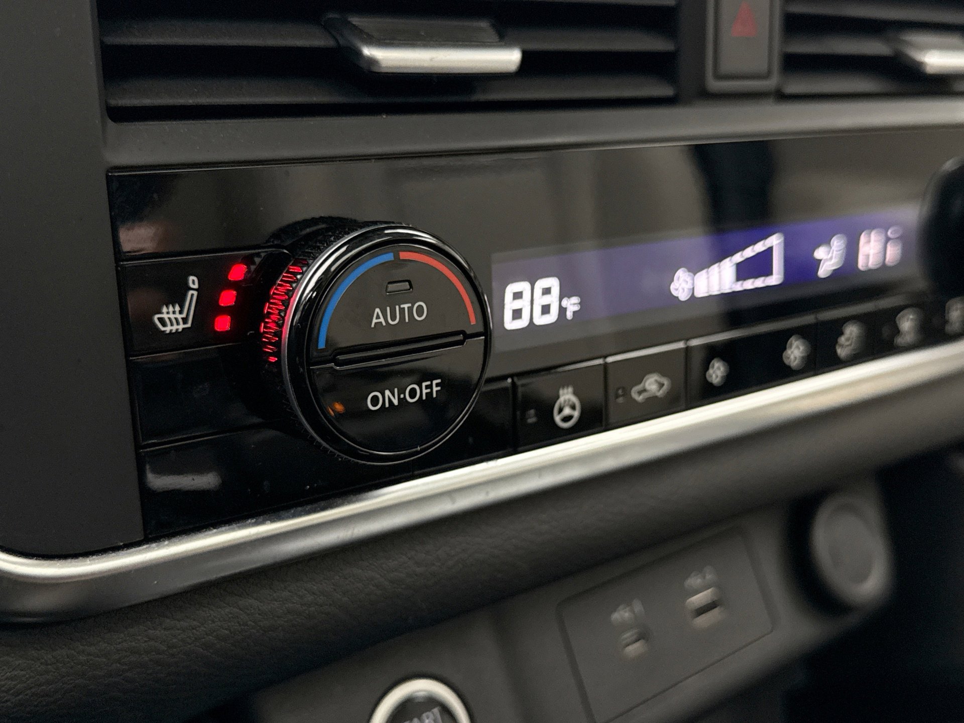 Used 2023 Nissan Rogue SV w/ SV Premium B Package image 16