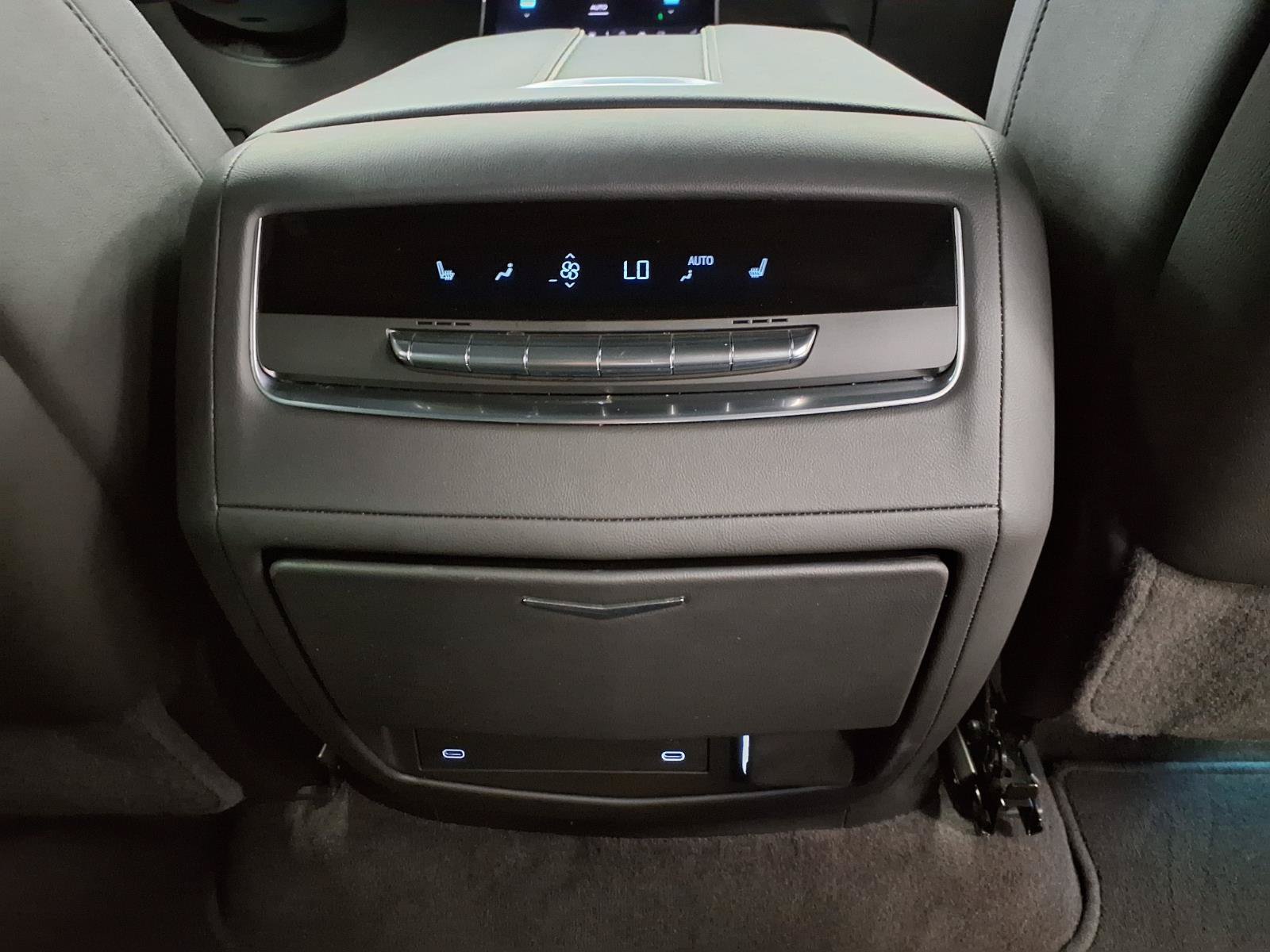 Certified 2025 Cadillac Escalade ESV Premium Luxury w/ LPO, Radiant Package AWD/4WD image 16