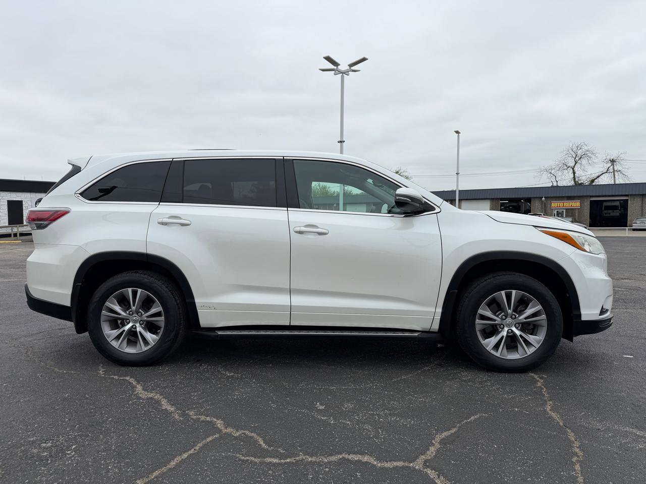 Used 2015 Toyota Highlander Plus image 4