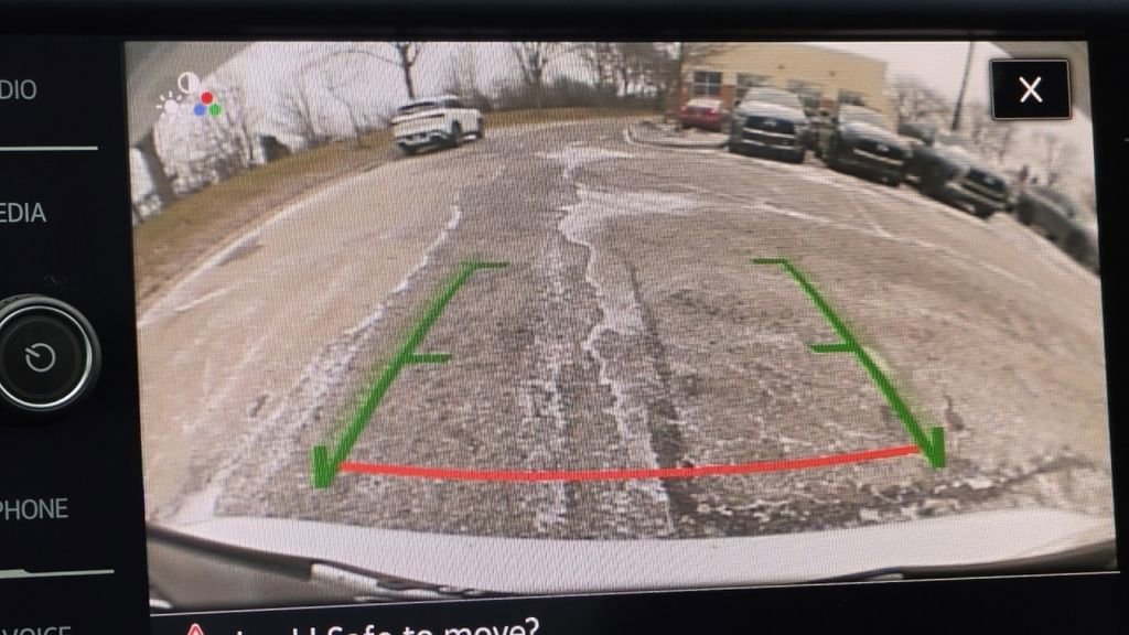 Used 2022 Volkswagen Taos SE w/ Panoramic Sunroof Package image 4