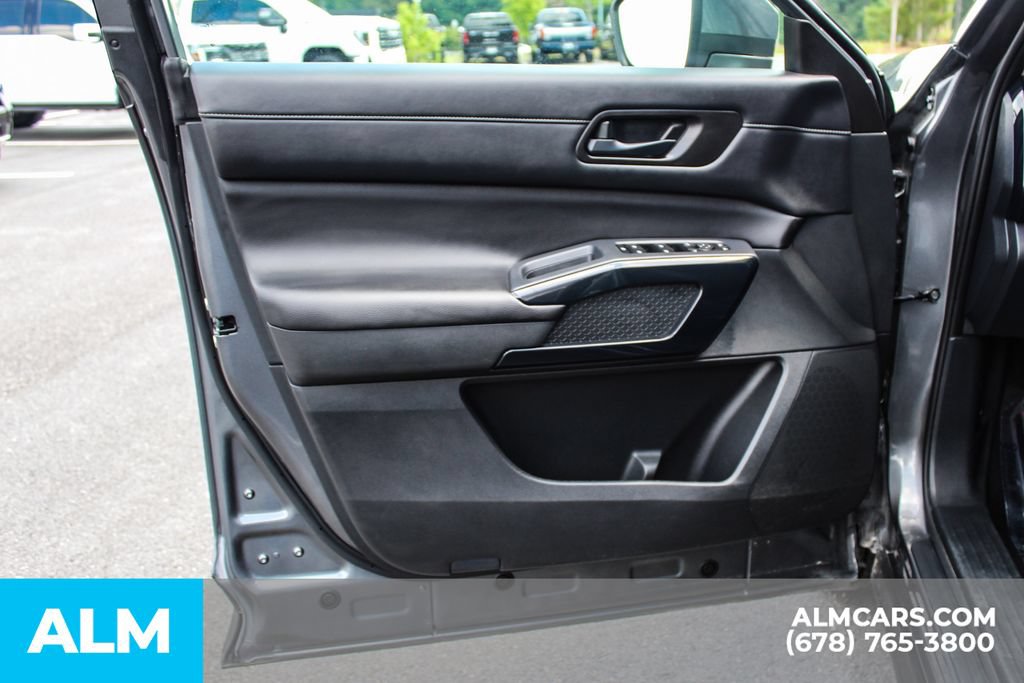 Used 2025 Nissan Pathfinder SV FWD image 38