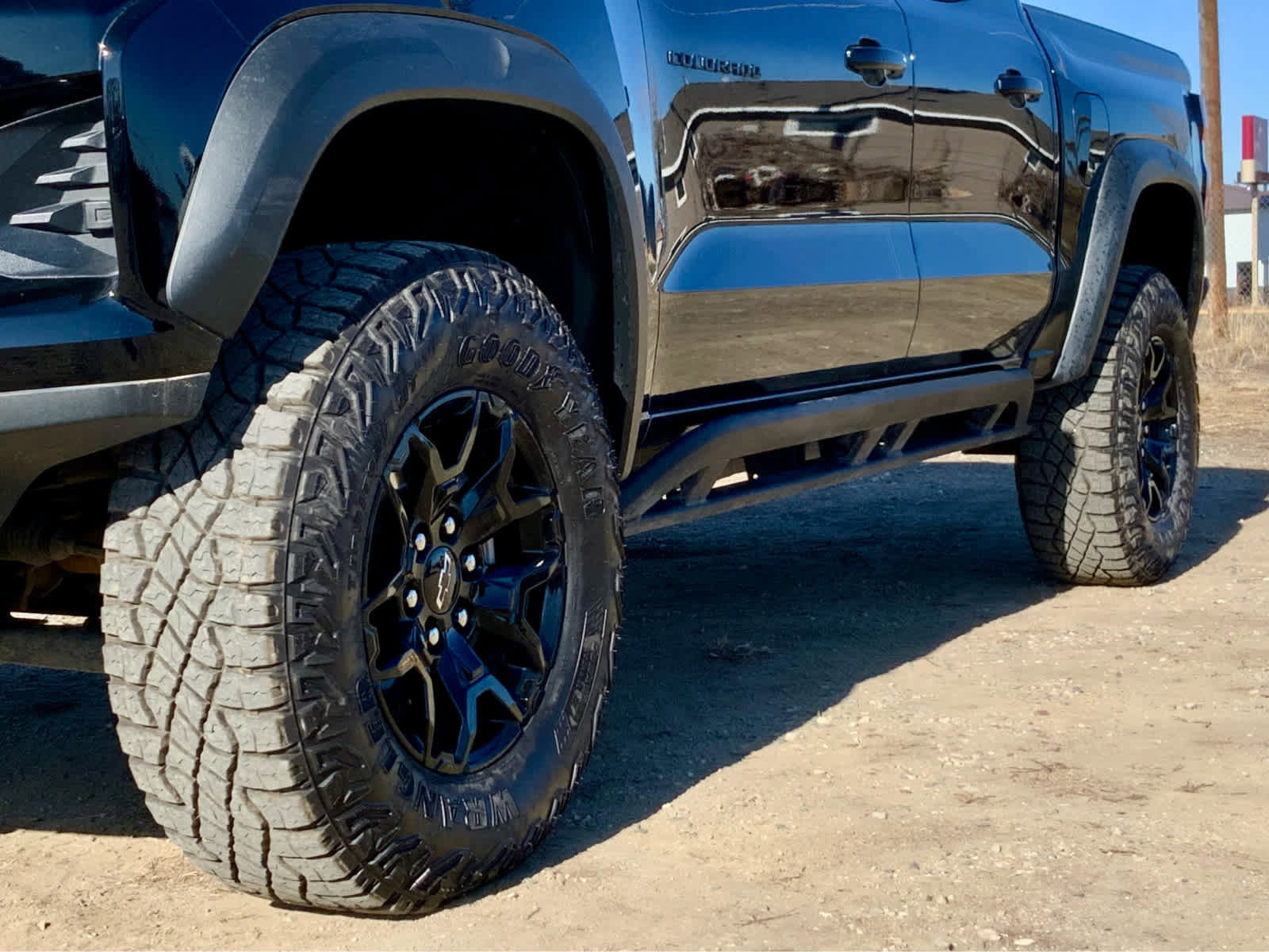 Certified 2025 Chevrolet Colorado ZR2 w/ Midnight Edition image 16