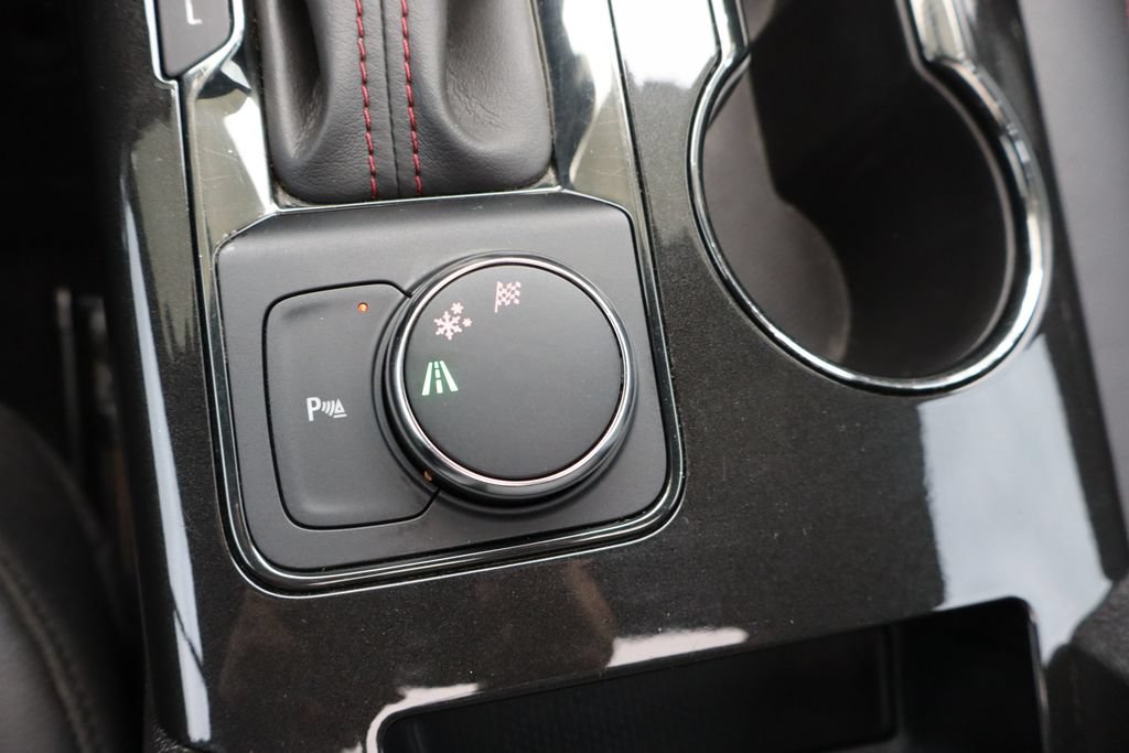 Used 2019 Chevrolet Blazer RS w/ Sun and Wheels Package FWD image 9