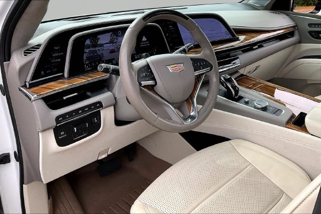 Certified 2024 Cadillac Escalade Premium Luxury Platinum AWD/4WD image 12