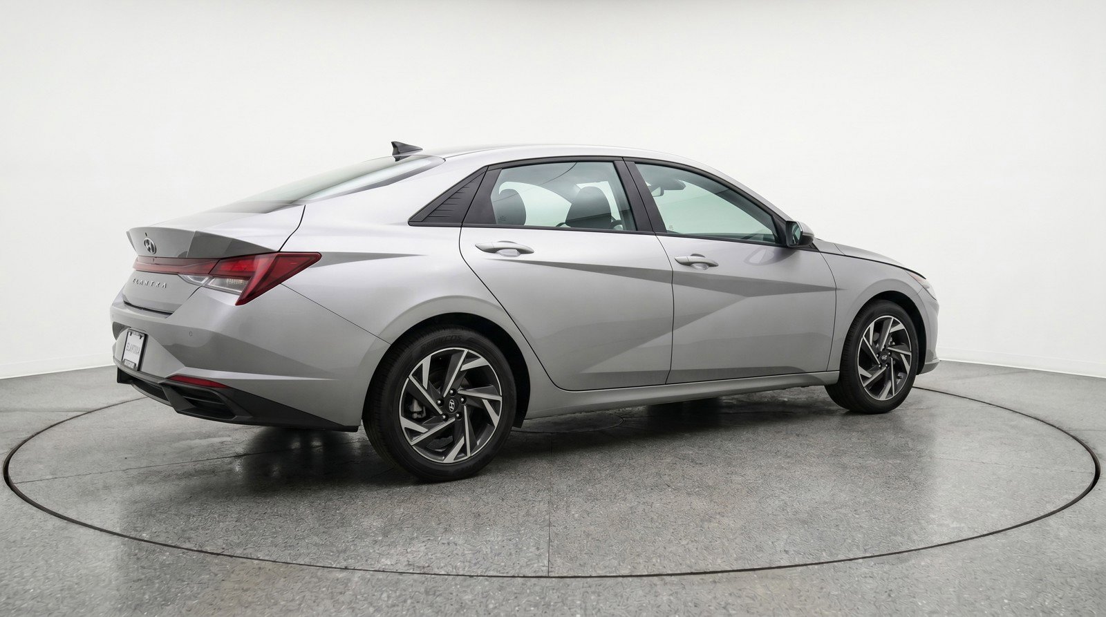 Used 2025 Hyundai Elantra SEL FWD image 9