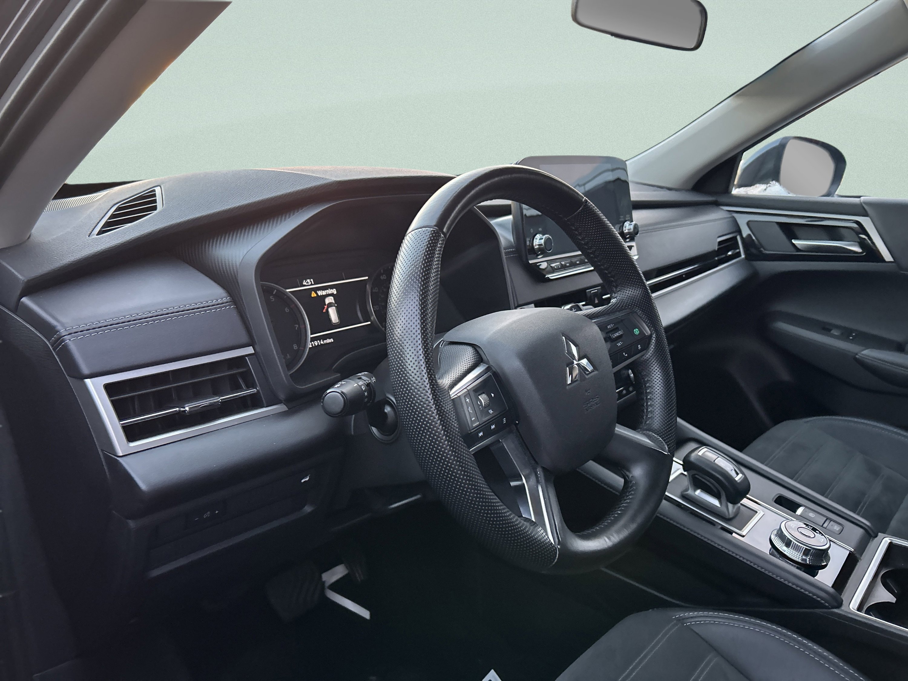 Used 2024 Mitsubishi Outlander SE image 20