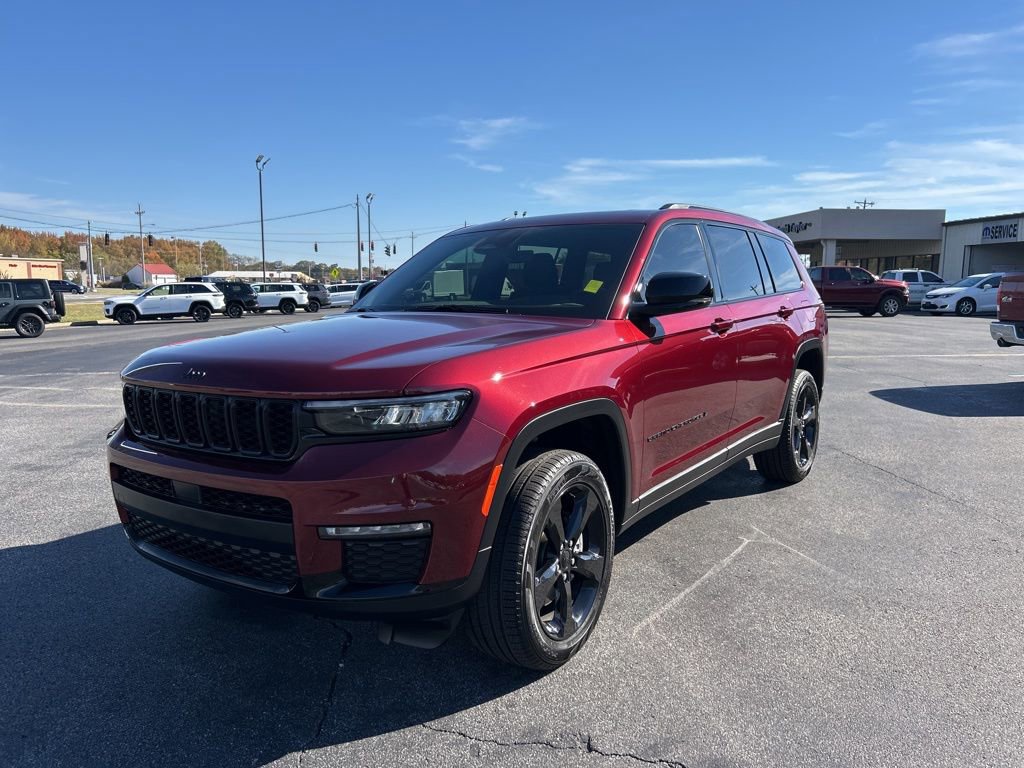Used 2025 Jeep Grand Cherokee L Limited w/ Black Appearance Package image 8