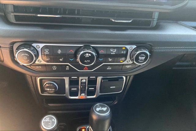Used 2024 Jeep Wrangler Unlimited Sahara AWD/4WD image 28