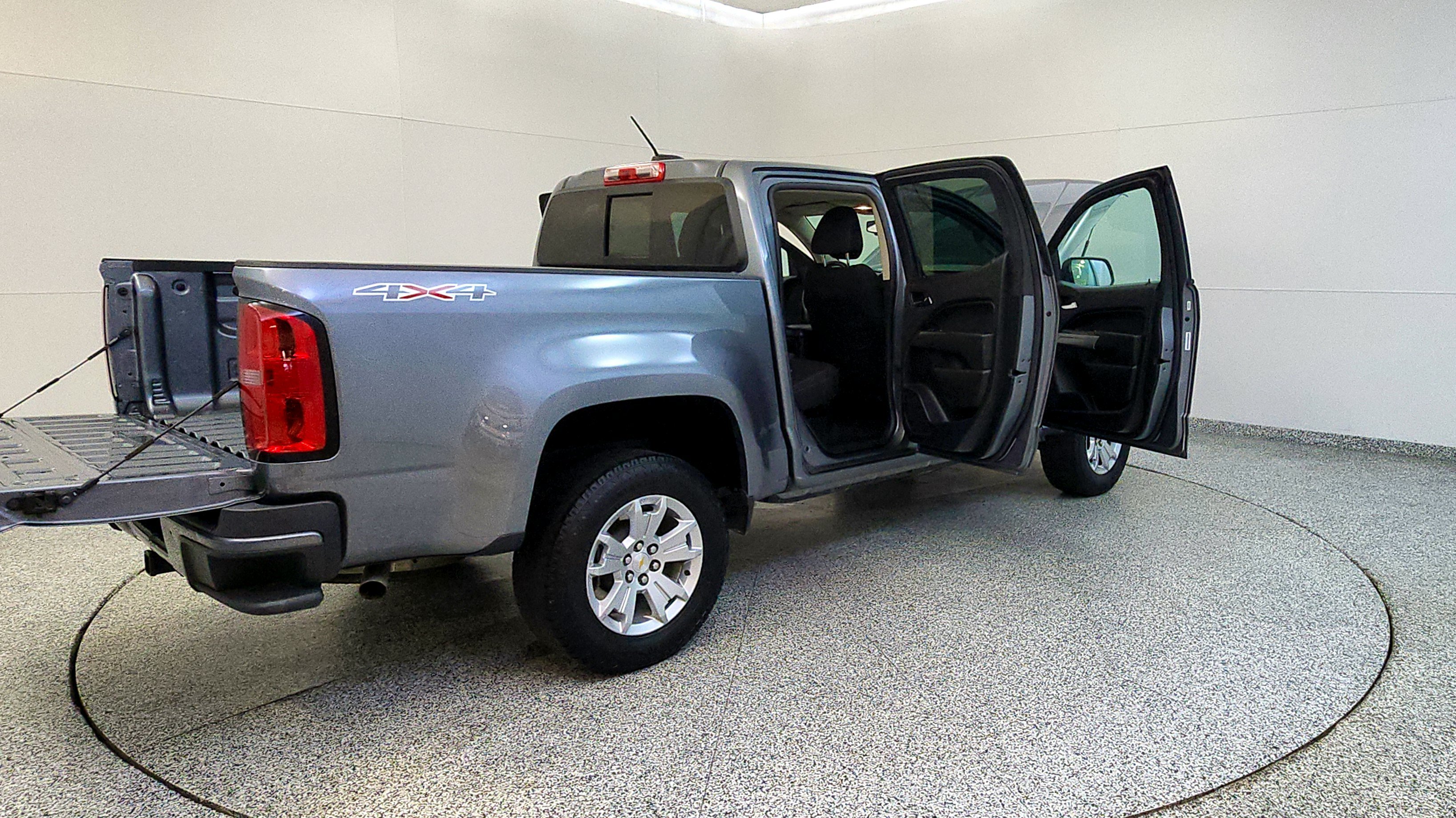 Used 2022 Chevrolet Colorado LT w/ LT Convenience Package AWD/4WD image 12