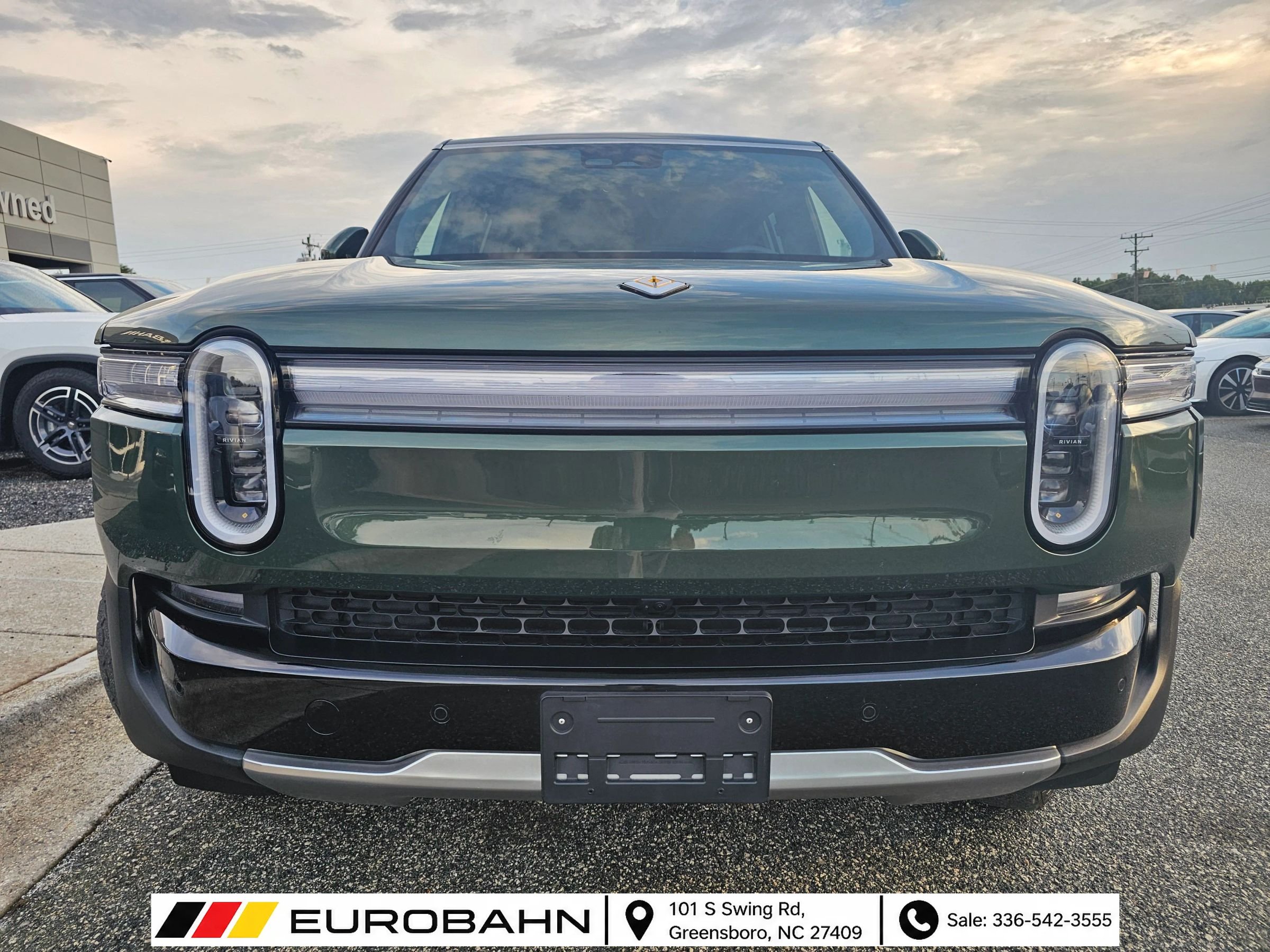Used 2025 Rivian R1S Adventure Dual AWD/4WD image 8