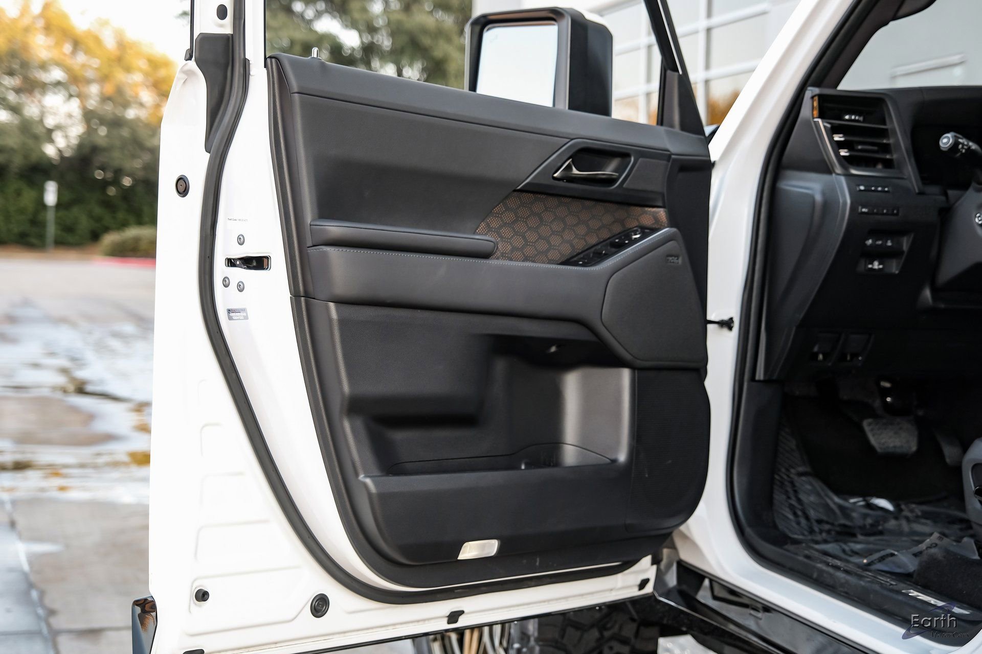 Used 2025 Lexus GX 550 550 Luxury+ HUD Vossen Wheels w/ Accessory Package (2T) image 60