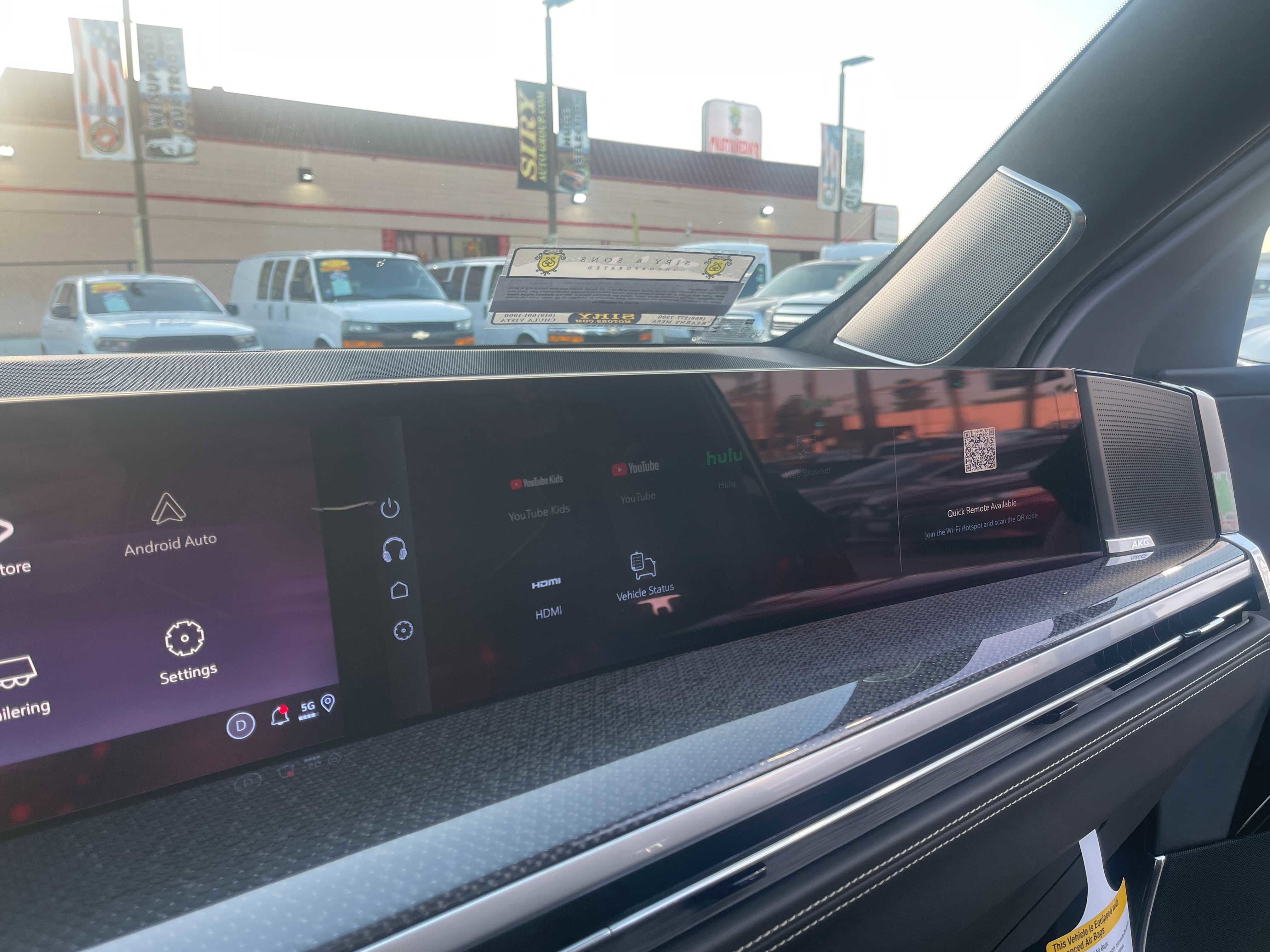 Used 2025 Cadillac Escalade ESV V image 38