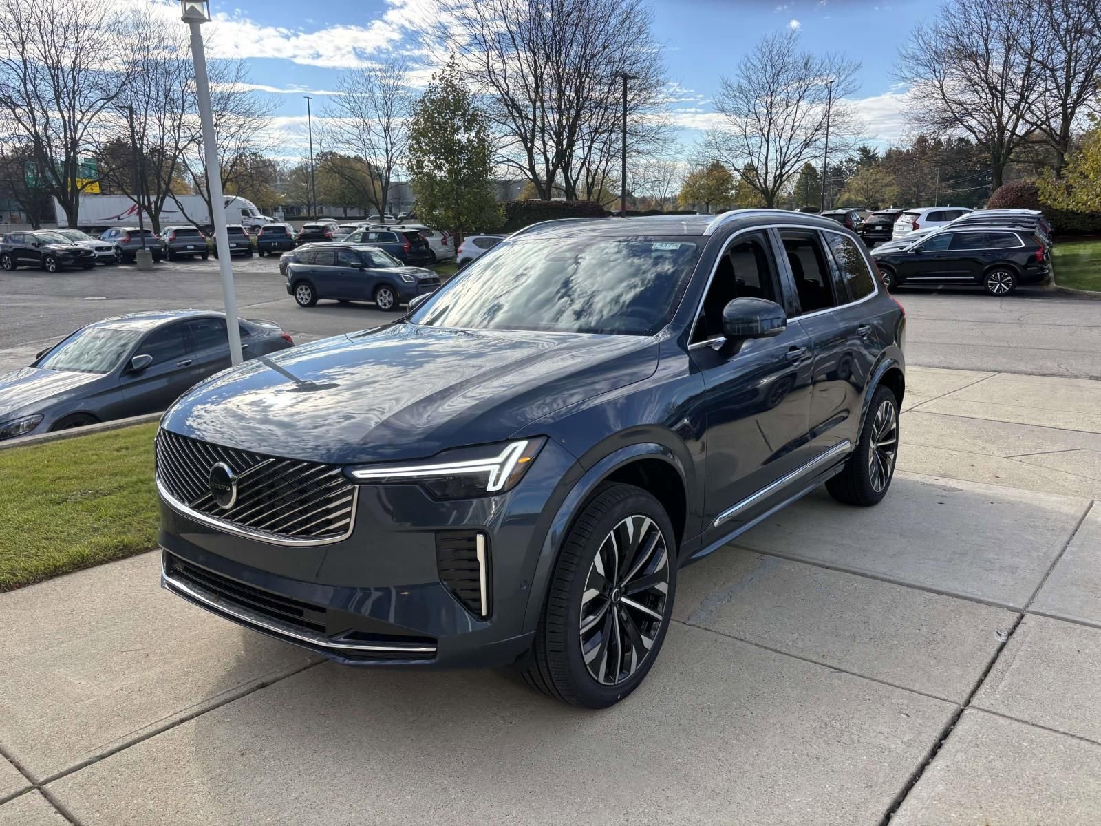 New 2026 Volvo XC90 B5 Plus w/ Protection Package Premier image 3