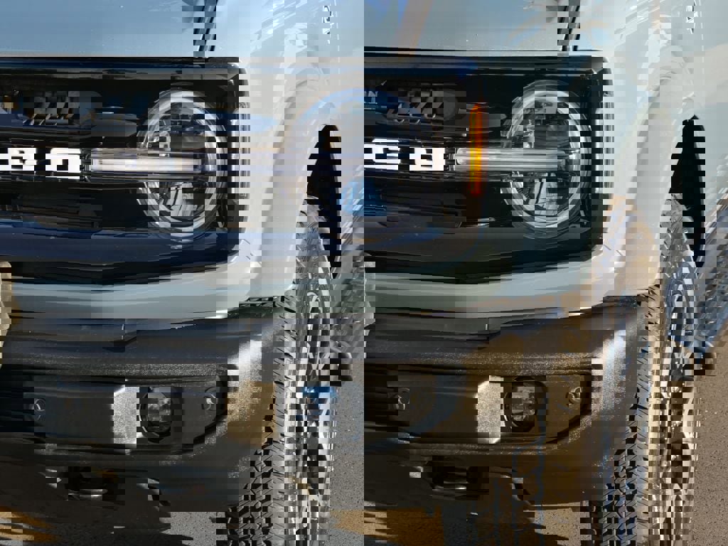 Used 2025 Ford Bronco Outer Banks image 9