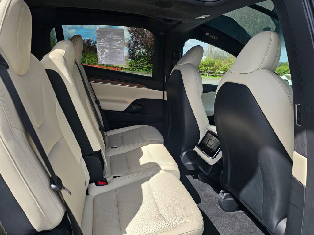 Used 2022 Tesla Model X image 15