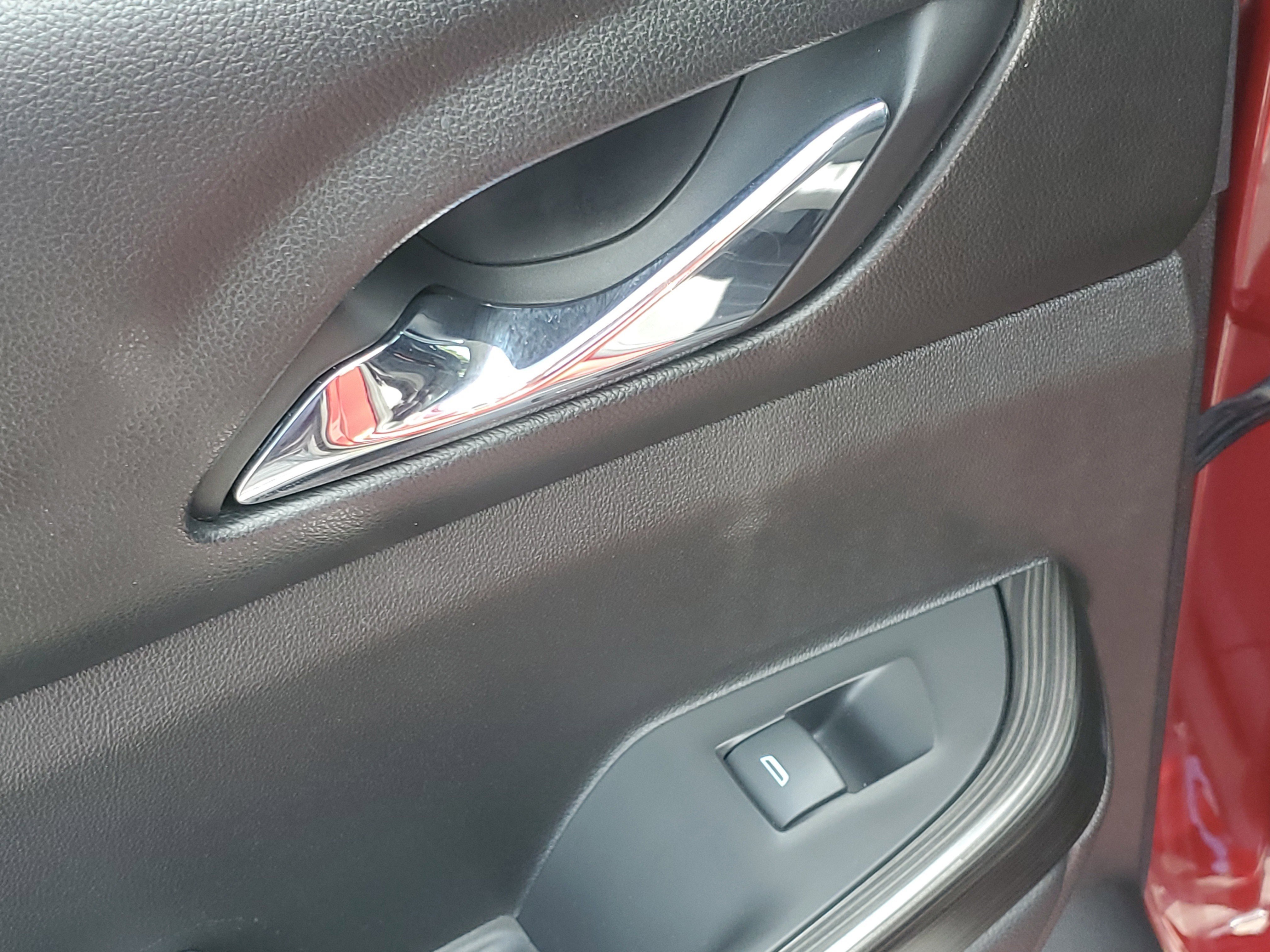 Used 2018 GMC Acadia SLT w/ LPO, Floor Liner Package image 16